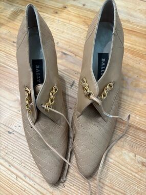 Bally Quilted Tan Pointed Leather Heels with Gold Chain Accent